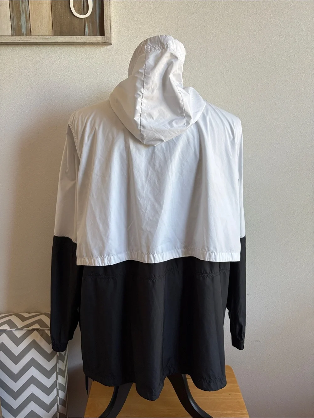 Nike Two-Tone White and Black Hooded Windbreaker Jacket Size 3X